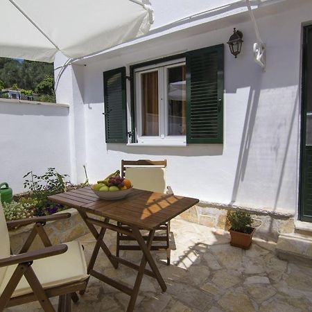 Ferienwohnung Yannis Nest Lákka Exterior foto