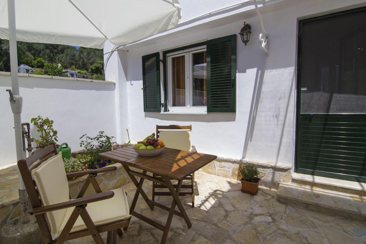 Ferienwohnung Yannis Nest Lákka Exterior foto